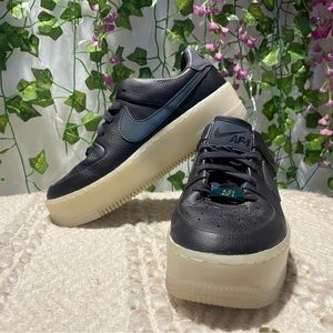 Nike Air Force 1 Sage Low Sneakers